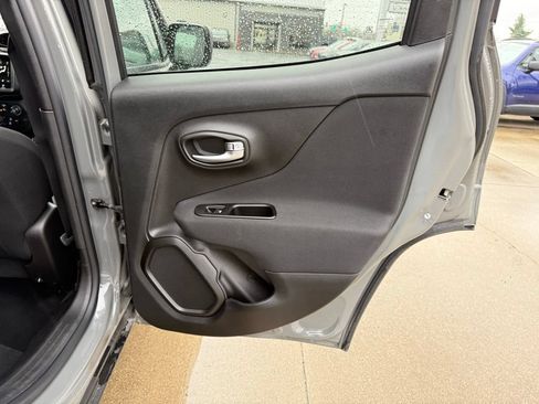 Used 2021 Jeep Renegade Latitude AWD/4WD image 24