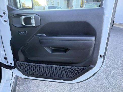 Used 2025 Jeep Wrangler Unlimited Rubicon 4xe w/ Safety Group AWD/4WD image 13