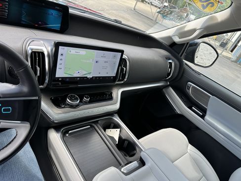 Used 2025 Ford Expedition Max Platinum AWD/4WD image 12