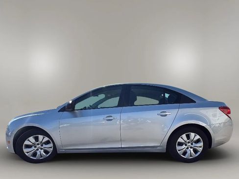 Used 2014 Chevrolet Cruze LS image 4