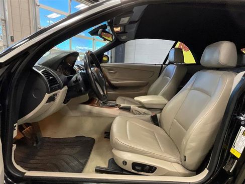 Used 2008 BMW 135i Convertible image 11