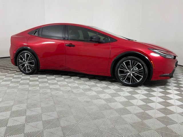 Used 2025 Toyota Prius XLE FWD image 11