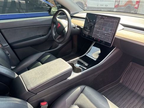 Used 2021 Tesla Model Y 2WD image 4