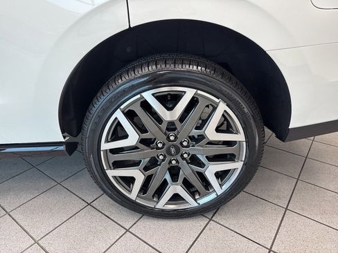 New 2025 Ford Expedition Platinum w/ Platinum Ultimate Package image 10