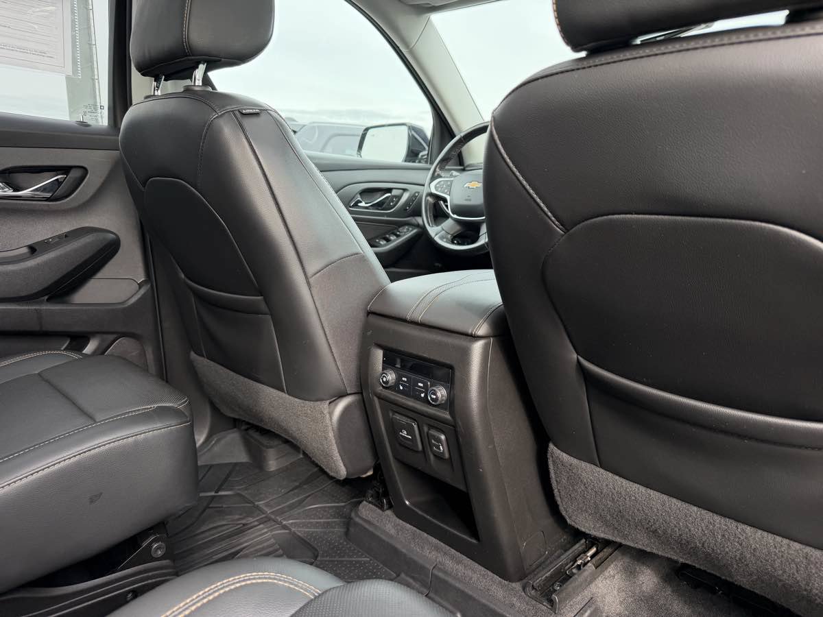 Used 2020 Chevrolet Traverse Premier w/ LPO, Midnight Edition AWD/4WD image 17