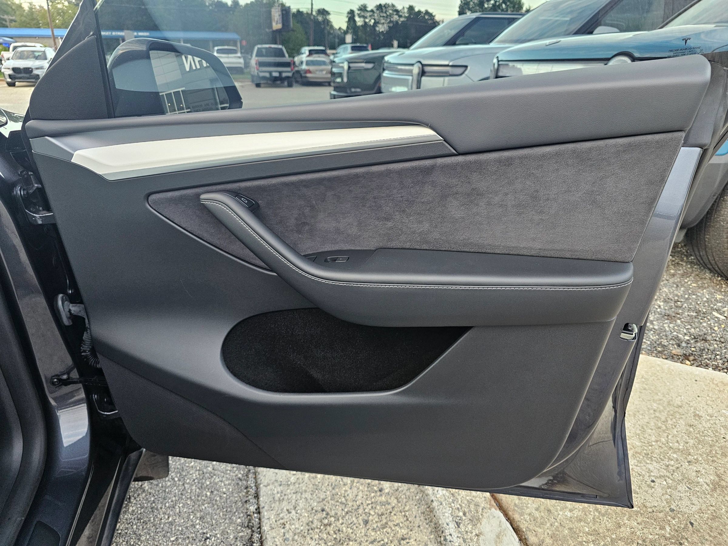 Used 2023 Tesla Model Y Performance AWD/4WD image 28