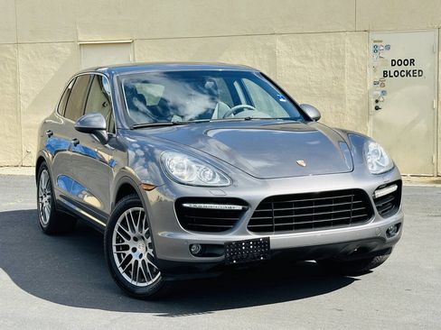 Used 2011 Porsche Cayenne Turbo image 1