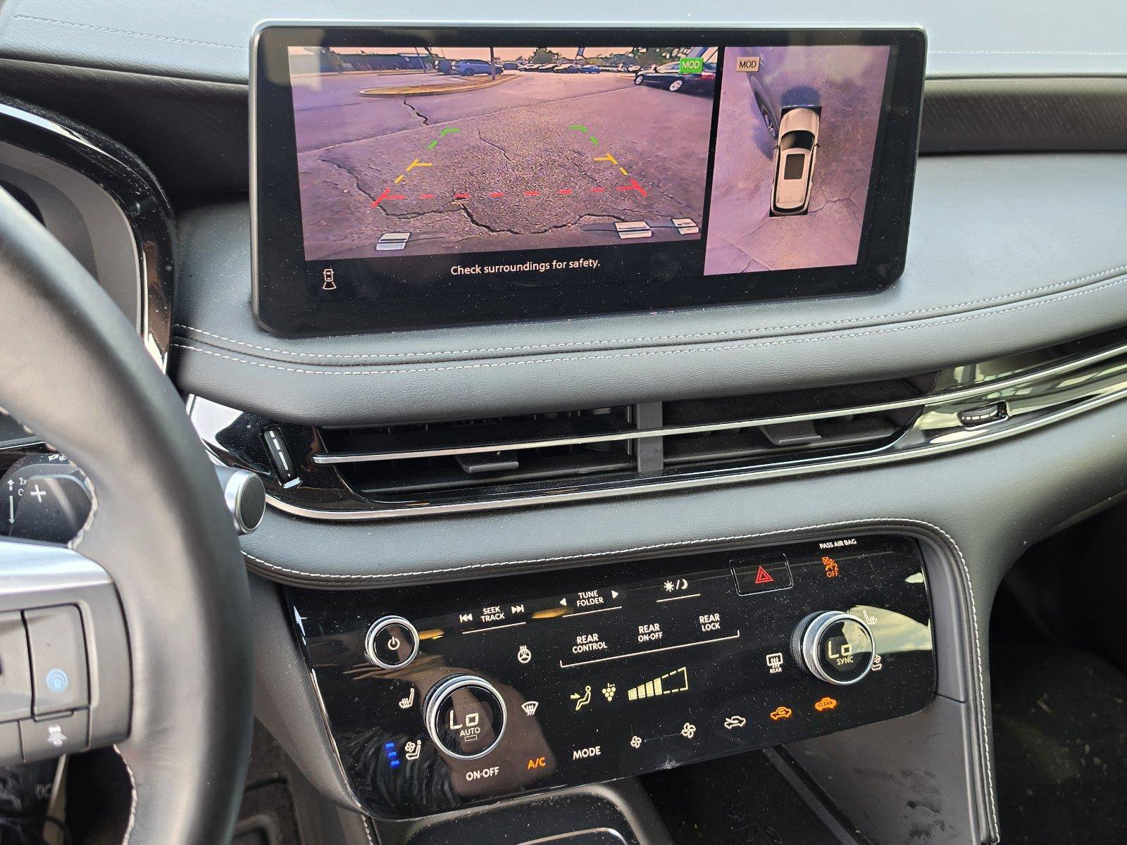 Used 2023 INFINITI QX60 Sensory w/ Vision Package FWD image 11