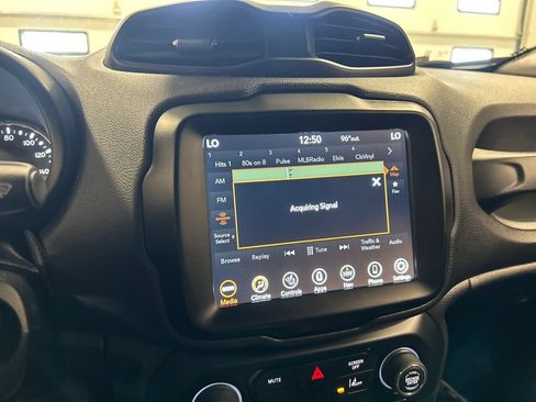 Used 2022 Jeep Renegade Altitude w/ Convenience Group AWD/4WD image 21