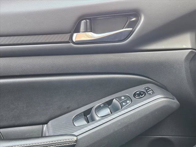 Used 2025 Nissan Altima 2.5 SV FWD image 6