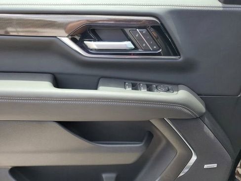 New 2026 GMC Yukon XL Elevation w/ Elevation Premium Package AWD/4WD image 17