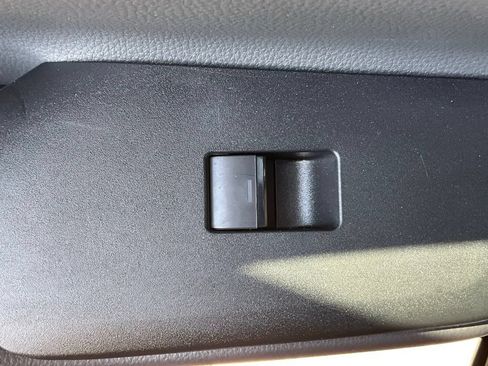 Used 2025 Toyota Prius LE FWD image 32