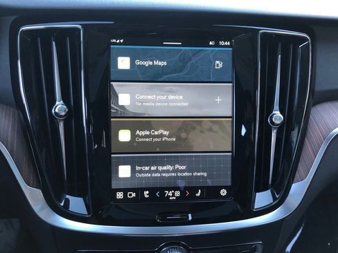 Used 2025 Volvo V60 B5 Cross Country Plus image 25