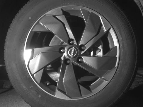 Used 2025 Nissan Rogue SV AWD/4WD image 13