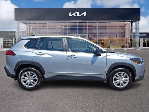 Used 2024 Toyota Corolla Cross L FWD image 7