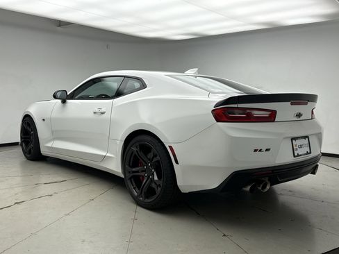 Used 2018 Chevrolet Camaro SS RWD image 3