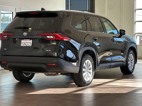 Certified 2025 Toyota Grand Highlander AWD image 4