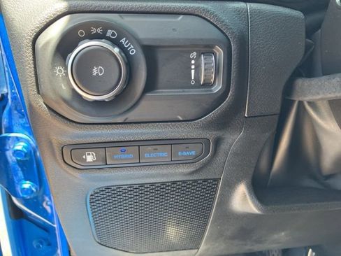 Used 2023 Jeep Wrangler Unlimited Sahara w/ Cold Weather Group AWD/4WD image 14