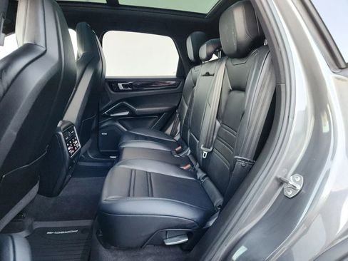 Used 2019 Porsche Cayenne S AWD/4WD image 22