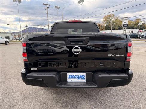 Used 2023 Nissan Frontier SV image 5