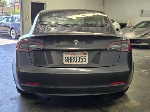 Used 2018 Tesla Model 3 Mid Range image 3