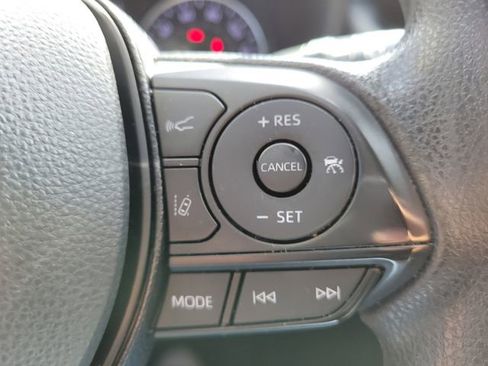 Used 2021 Toyota RAV4 XLE image 19