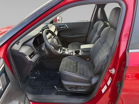 Used 2023 Mitsubishi Outlander SE image 9