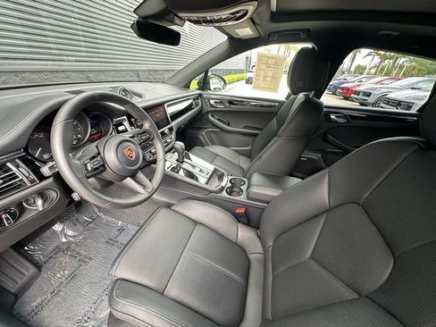 Certified 2026 Porsche Macan Turbo AWD/4WD image 4