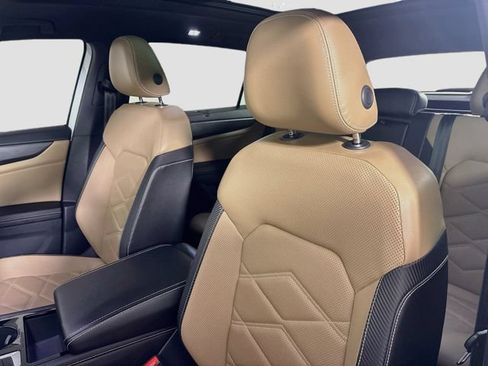 Certified 2024 Volkswagen Atlas Cross Sport SE w/ Panoramic Sunroof Package AWD/4WD image 23