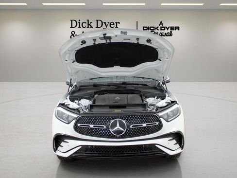 Used 2025 Mercedes-Benz GLC 300 4MATIC image 32
