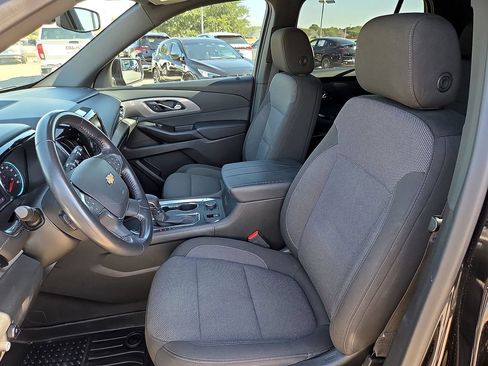 Used 2022 Chevrolet Traverse LT FWD image 16