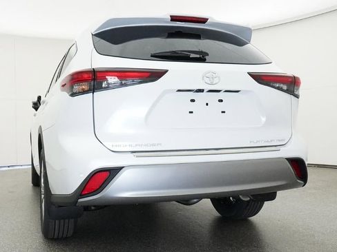 New 2026 Toyota Highlander Platinum AWD/4WD image 22