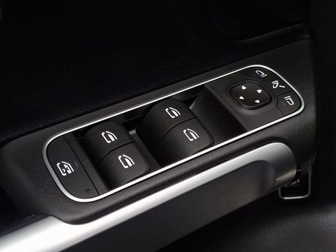 Used 2024 Mercedes-Benz GLB 250 4MATIC image 25