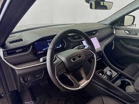 New 2025 Jeep Grand Cherokee L Limited w/ Black Appearance Package image 9
