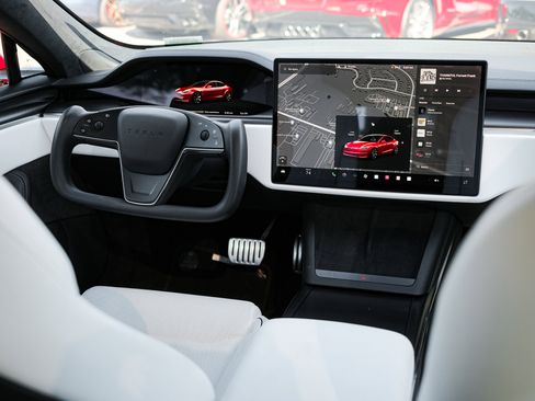 Used 2021 Tesla Model S Plaid image 28