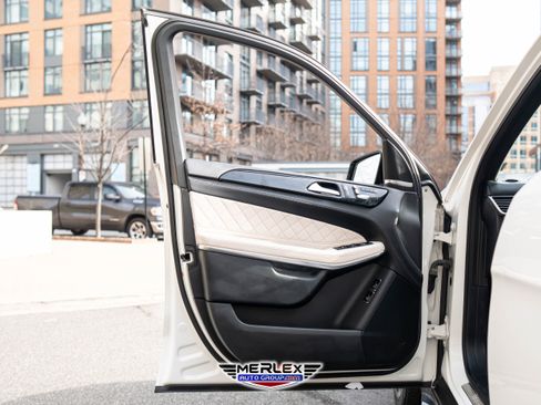 Used 2017 Mercedes-Benz GLS 550 4MATIC image 39