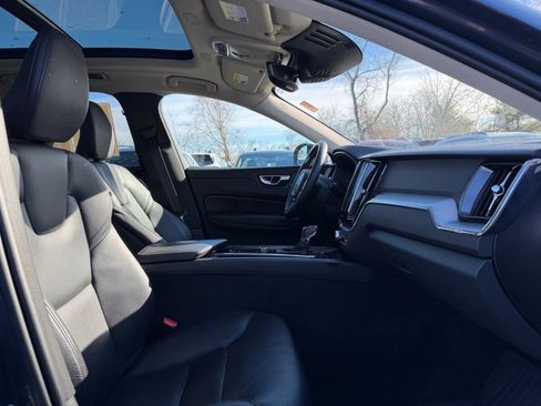 Used 2020 Volvo XC60 T6 Momentum image 14