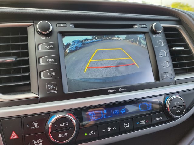 Used 2015 Toyota Highlander Limited Platinum FWD image 22