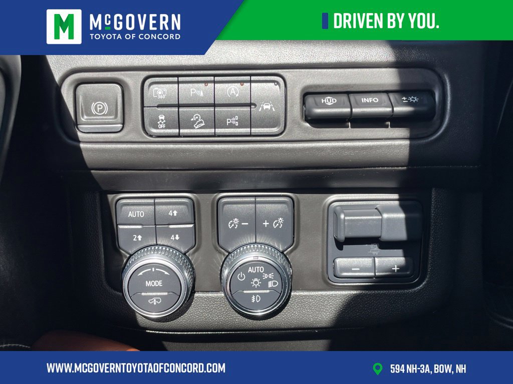 Used 2023 GMC Yukon XL Denali Ultimate AWD/4WD image 16