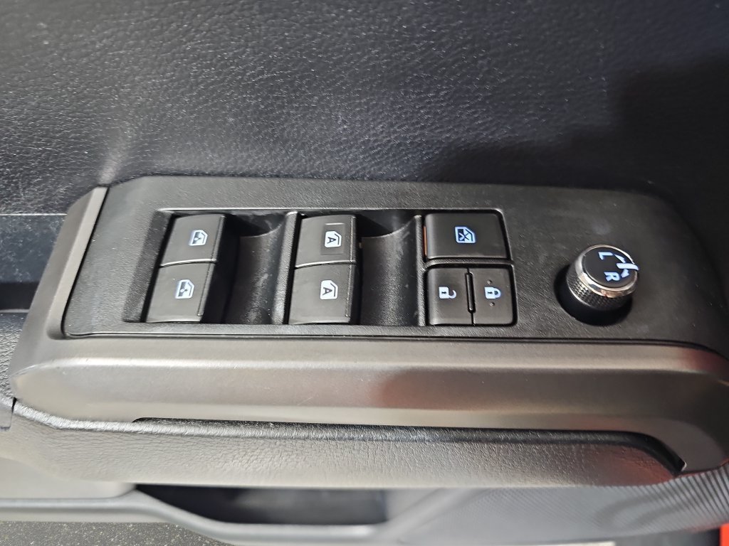 Used 2016 Toyota Tacoma TRD Off-Road w/ Towing Package AWD/4WD image 29