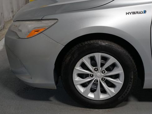 Used 2017 Toyota Camry LE FWD image 5