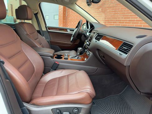 Used 2013 Volkswagen Touareg VR6 image 19