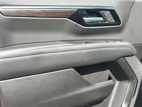 Used 2025 Chevrolet Tahoe Premier w/ Sun And Tow Package image 17