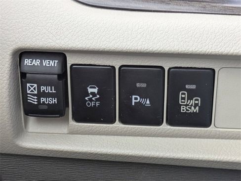 Used 2016 Toyota Sienna XLE image 27