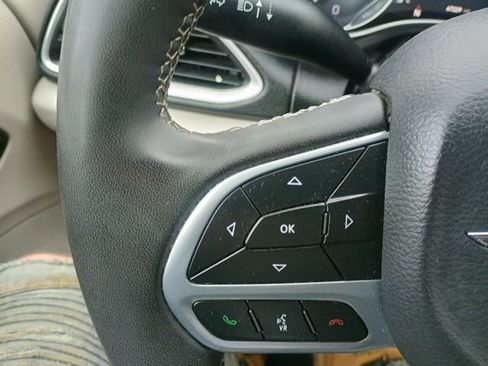 Certified 2023 Chrysler Pacifica Touring-L FWD image 24