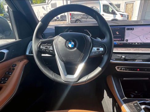Used 2024 BMW X5 xDrive40i w/ Parking Assistance Package AWD/4WD image 5