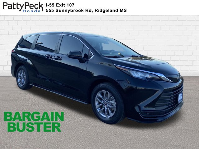 Used 2022 Toyota Sienna LE FWD image 1