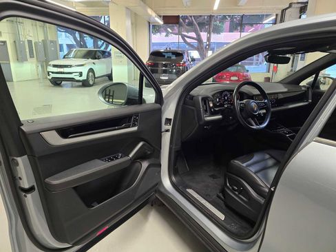 Used 2024 Porsche Cayenne image 22