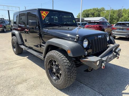 Used 2017 Jeep Wrangler Unlimited Sport AWD/4WD image 3