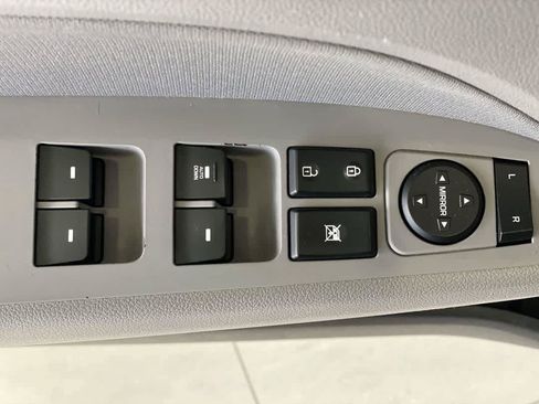 Used 2020 Hyundai Elantra SEL FWD image 15